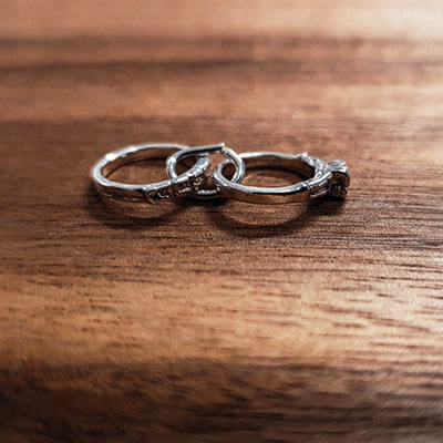 Silver Wedding band and engagement ring set charm